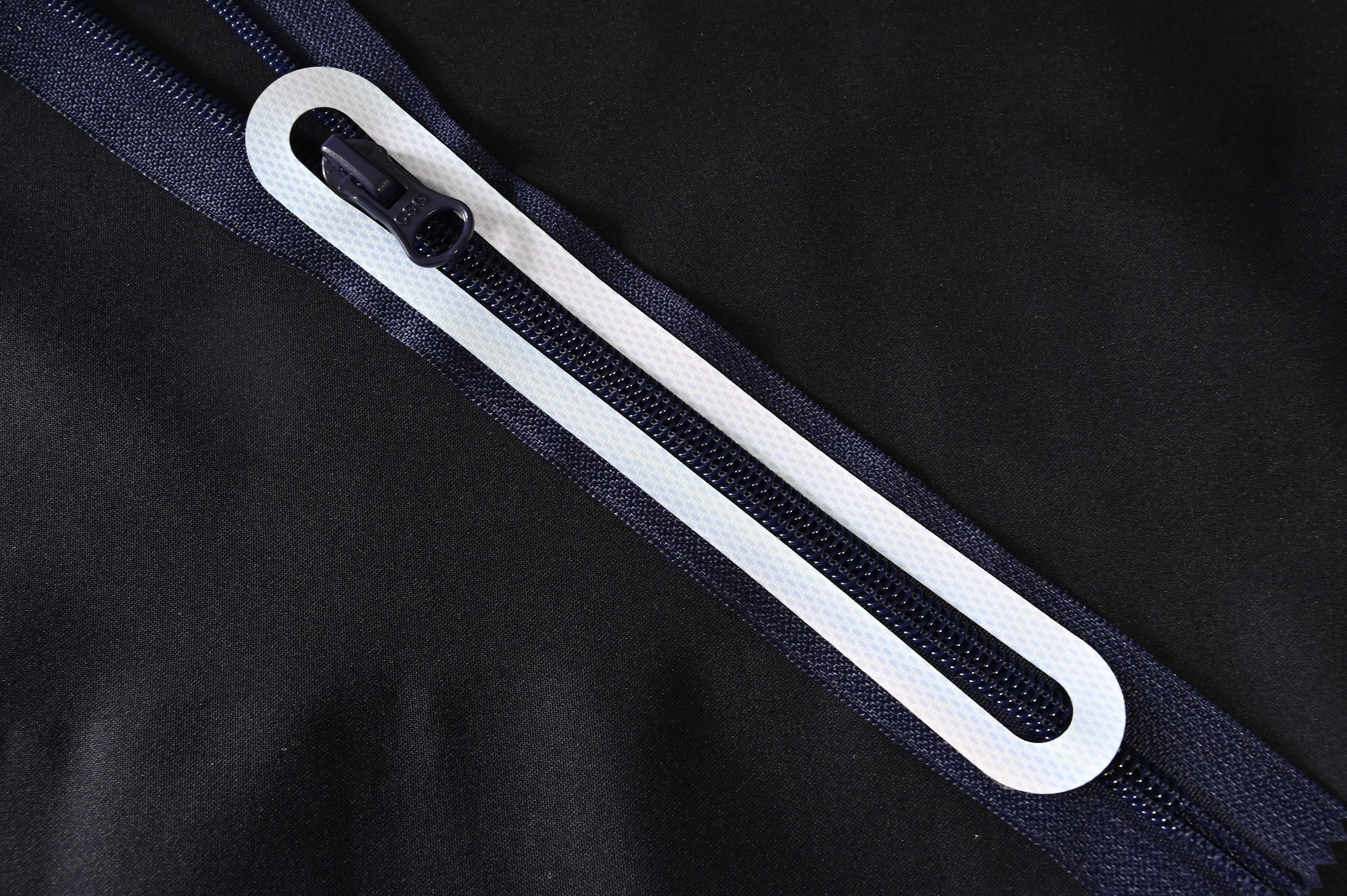 Seamless Decorative Zipper Compartment